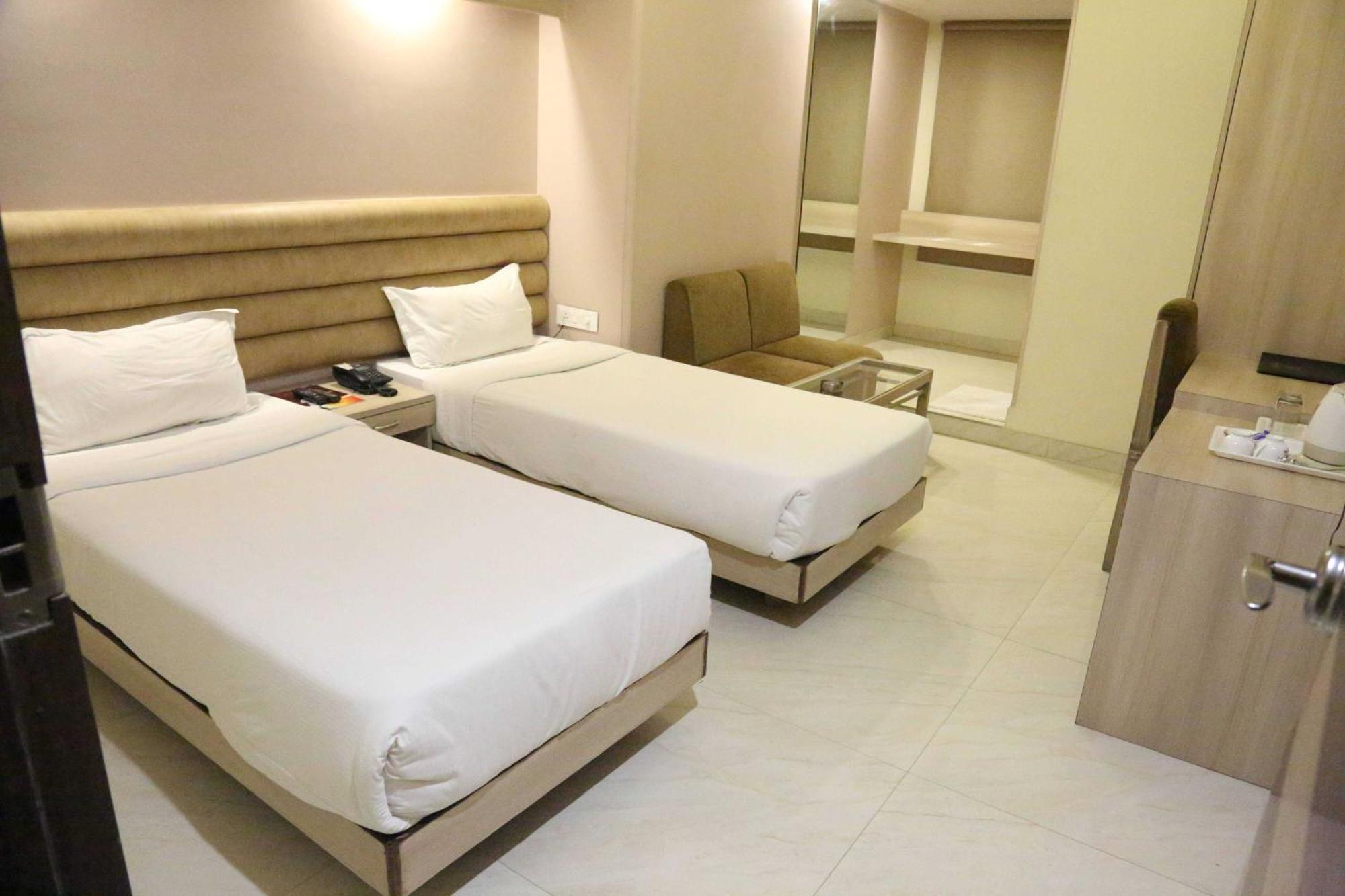 Palette Hotel Nisarga By Sunday Bhopal Exterior photo