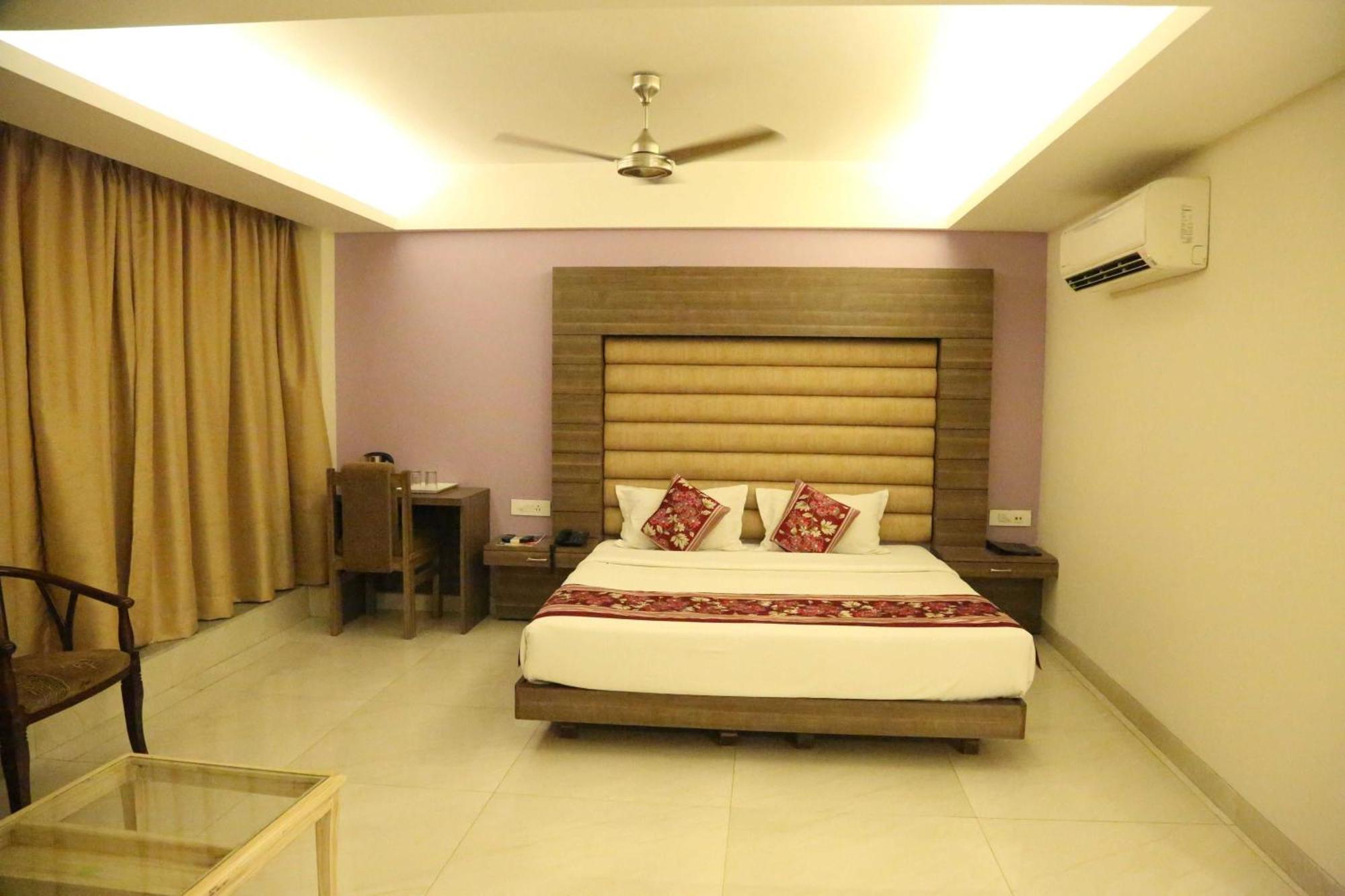 Palette Hotel Nisarga By Sunday Bhopal Exterior photo
